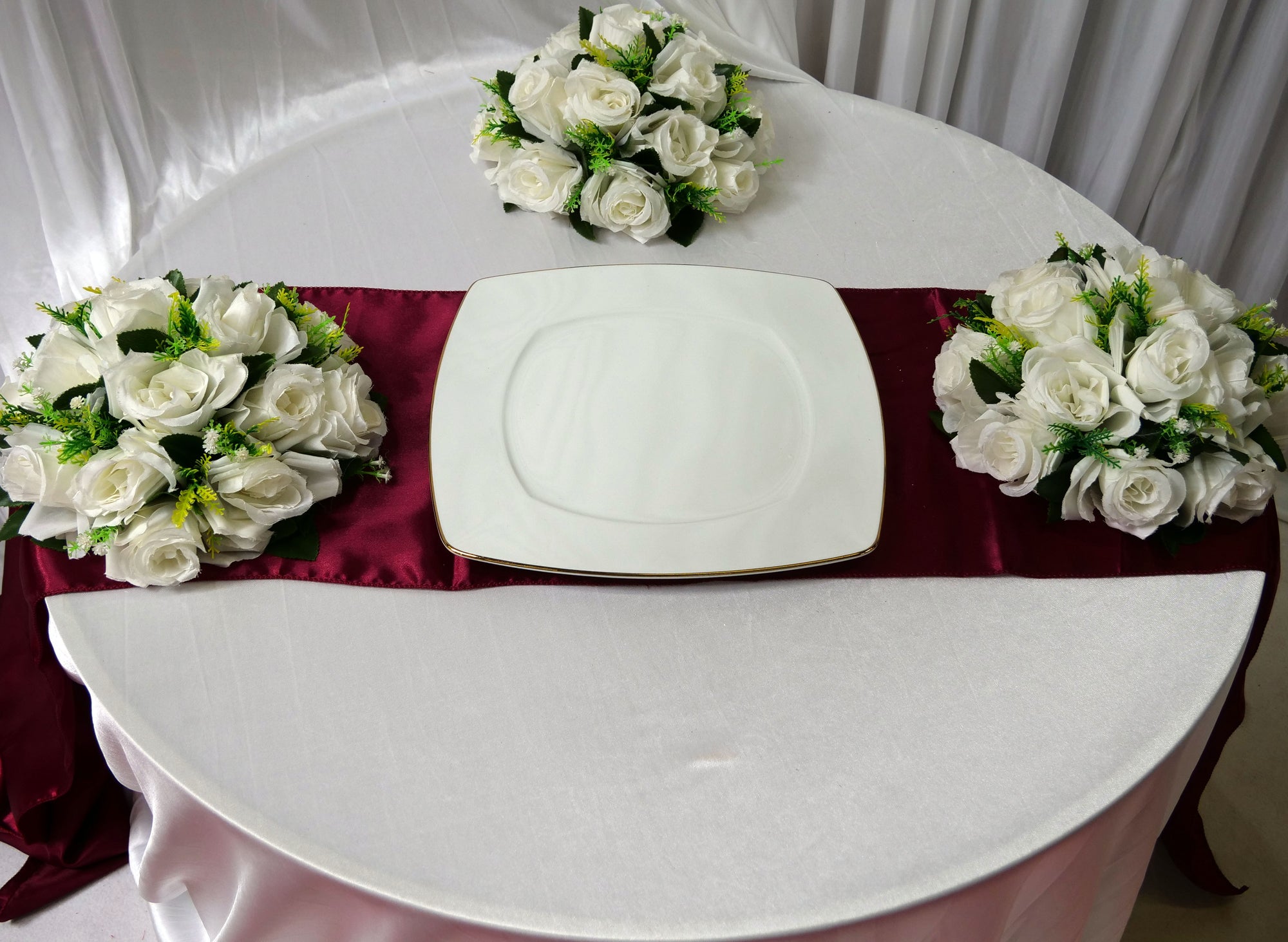 Location - Grande assiette blanche carrée premium bords doré