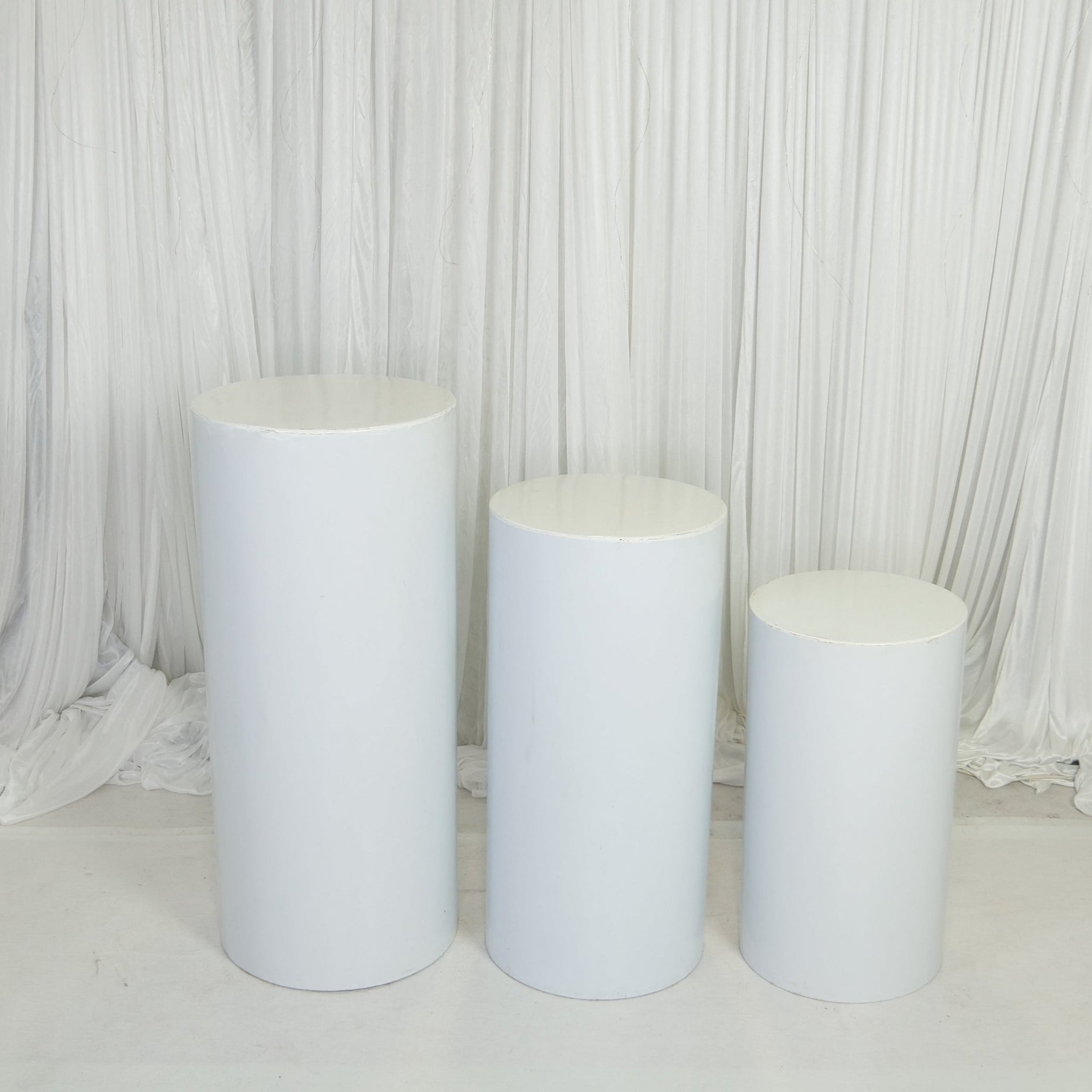 Location - Colonnes cylindriques blanches par 3