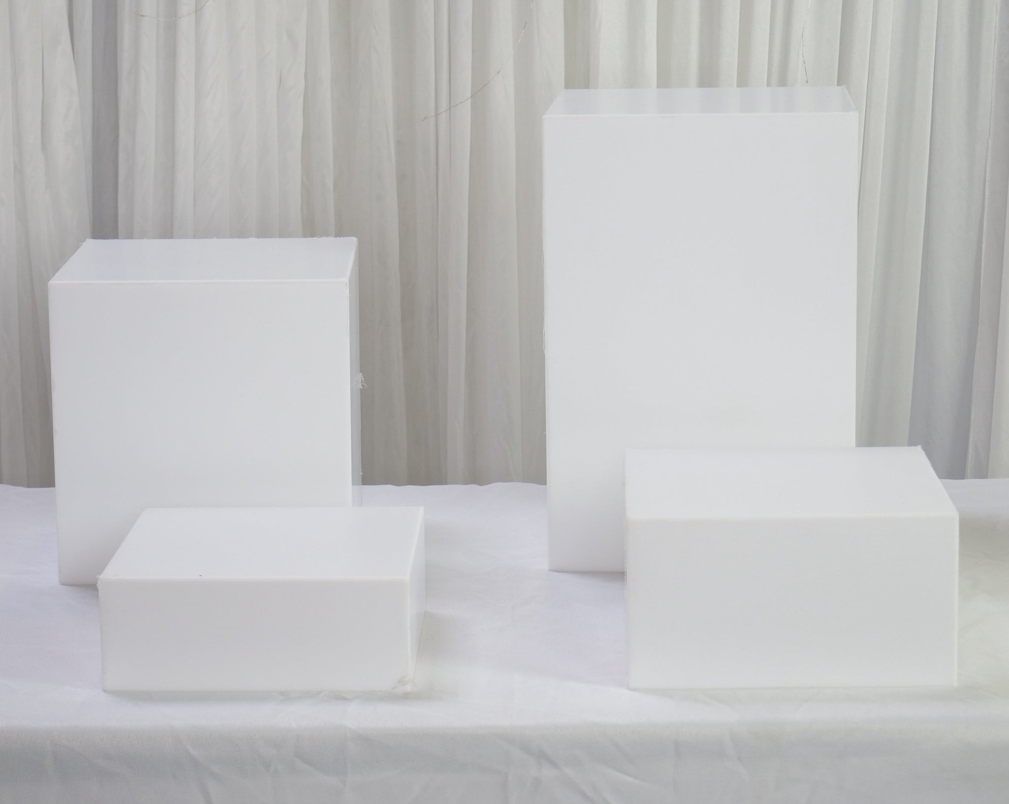 Location - Support Cube Acrylique pour Buffet Blanc - 4 Pièces
