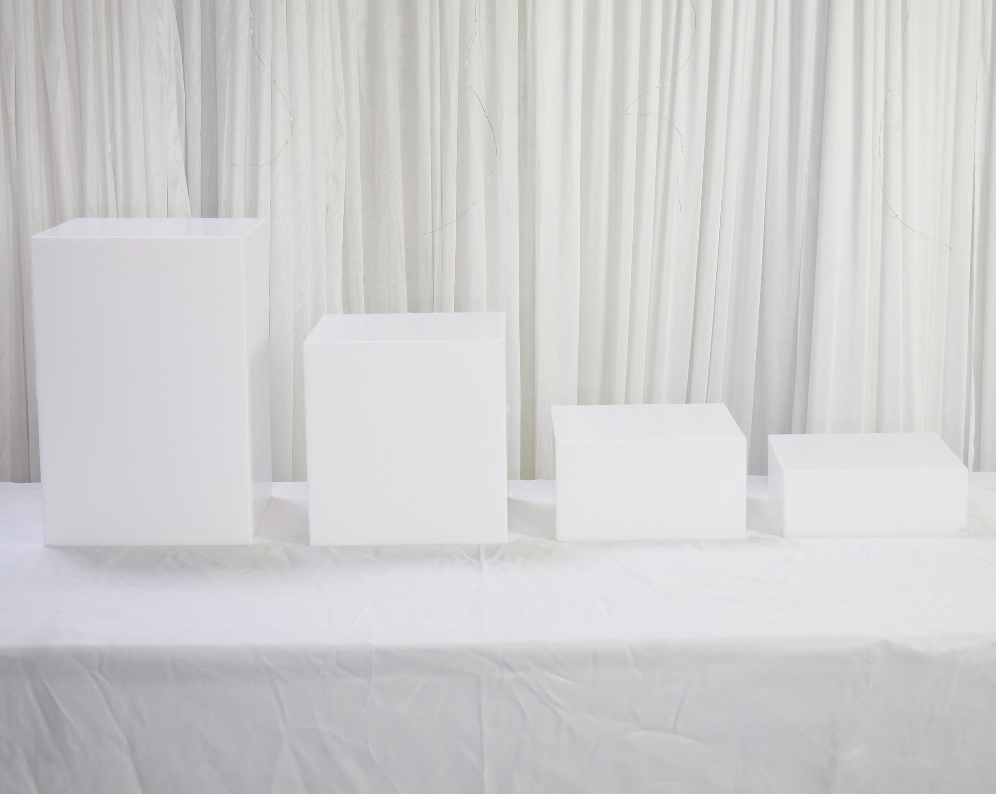 Location - Support Cube Acrylique pour Buffet Blanc - 4 Pièces