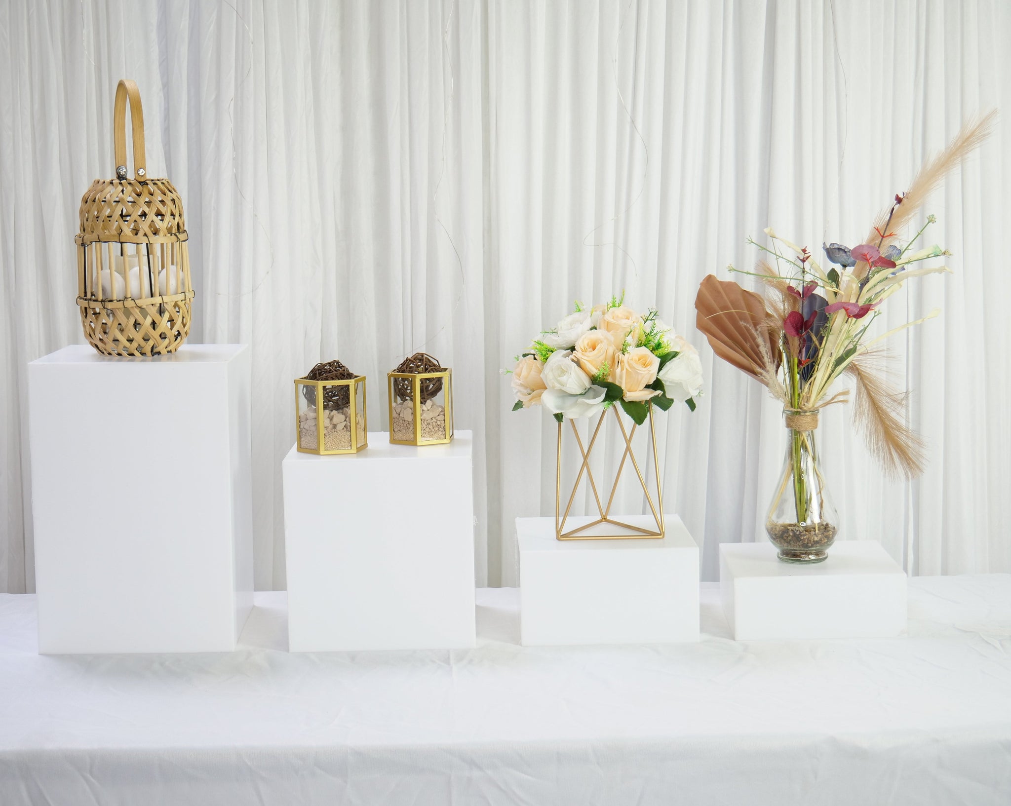 Location - Support Cube Acrylique pour Buffet Blanc - 4 Pièces