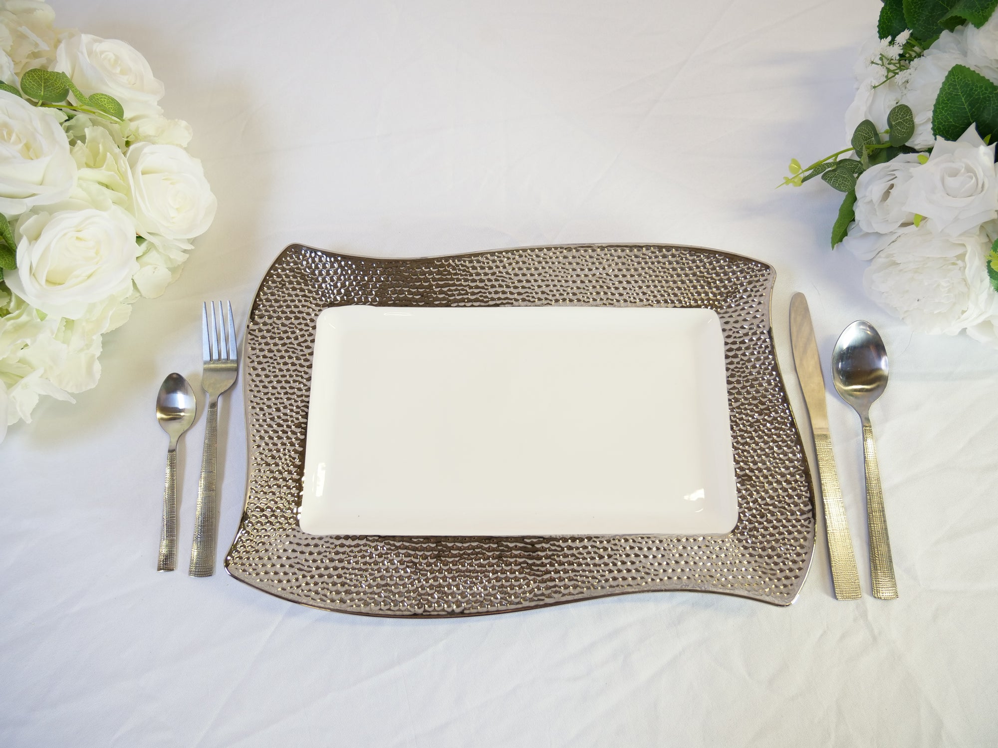 Location - Assiette rectangulaire argentée vague 40cm