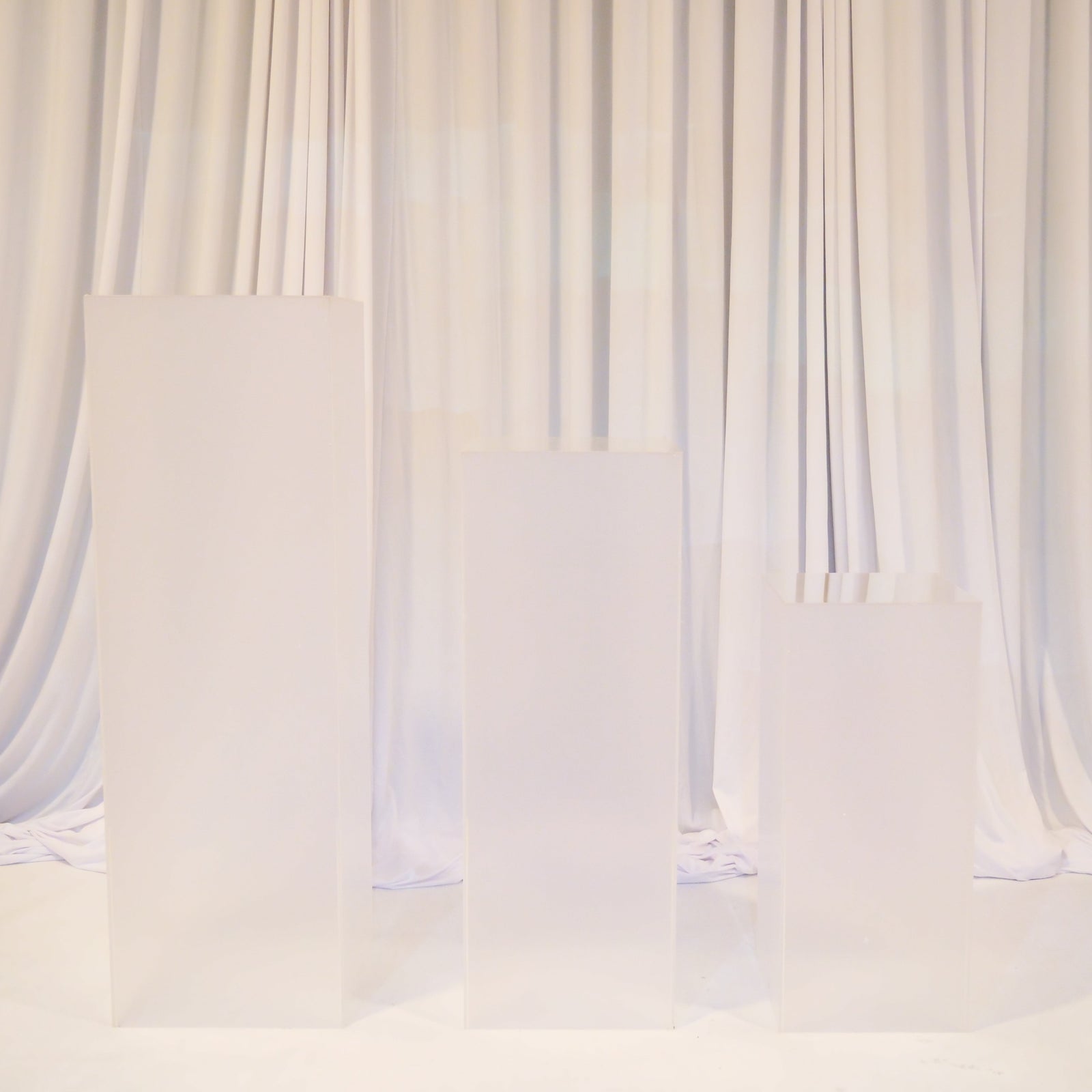 Location - Lot de 3 Colonnes plexi transparentes