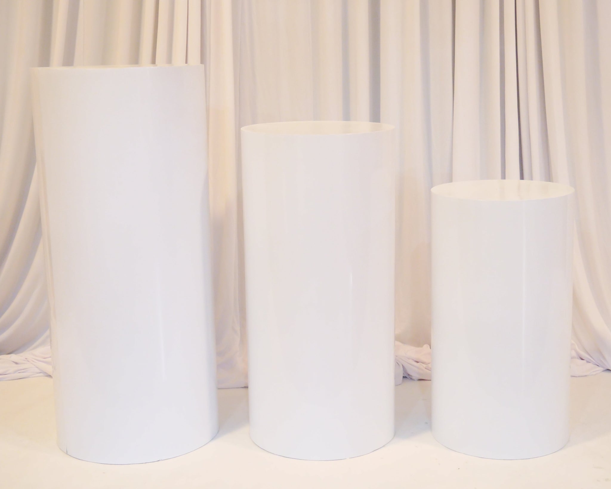 Location - Colonnes cylindriques blanches par 3