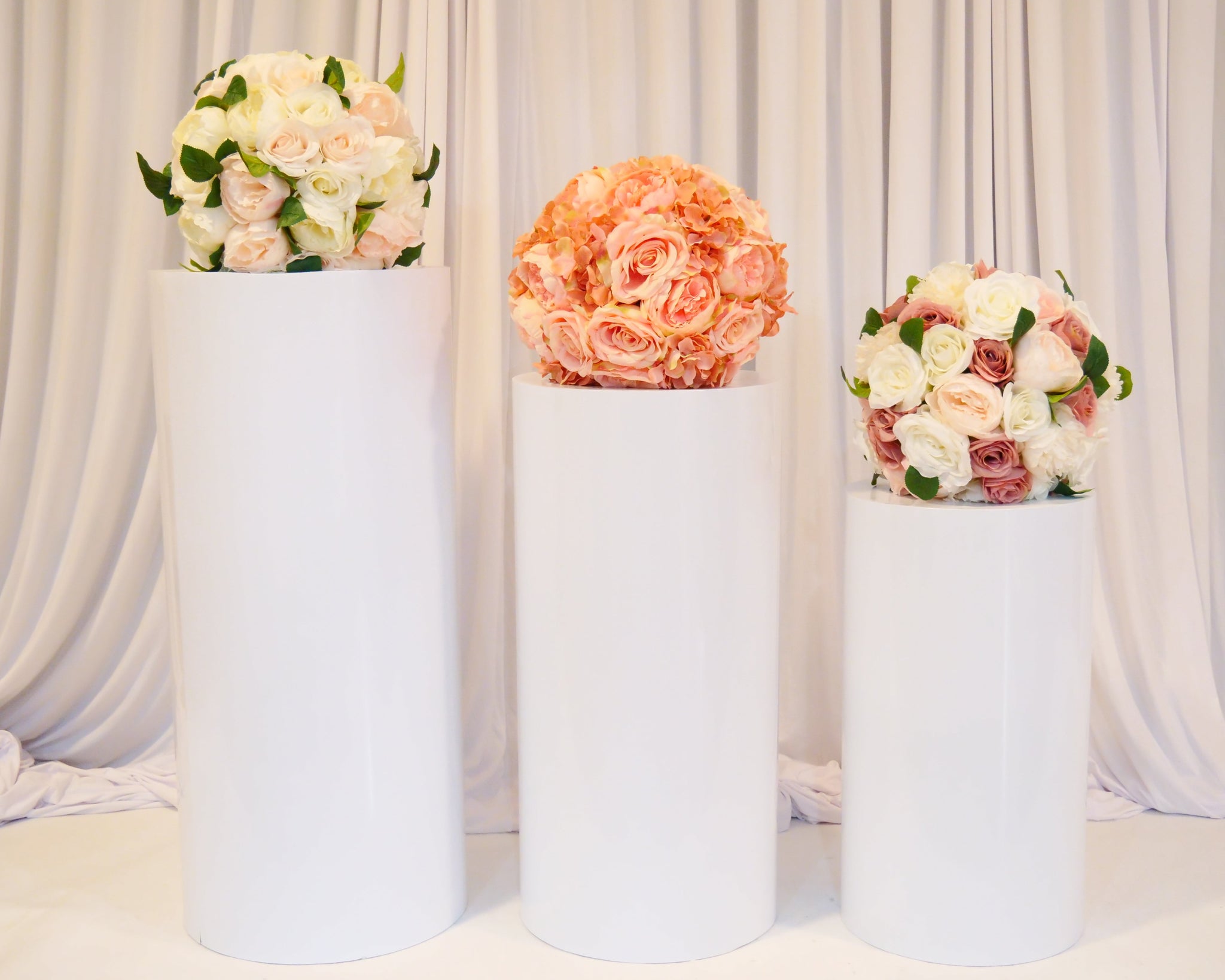 Location - Colonnes cylindriques blanches par 3