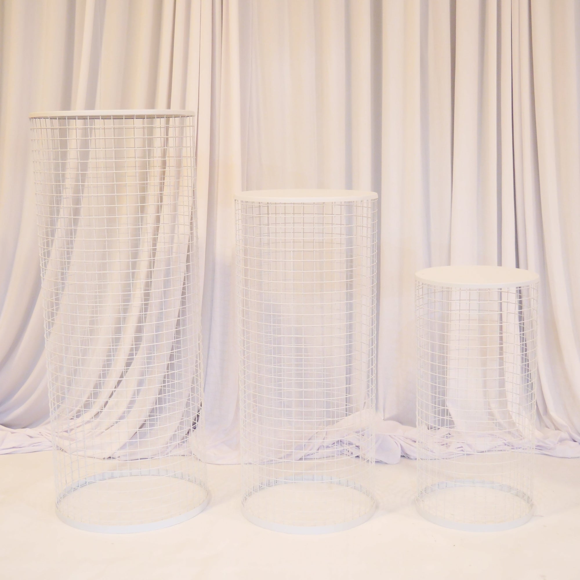 Location - Colonne cylindrique blanche pour ballon et fleurs par 3