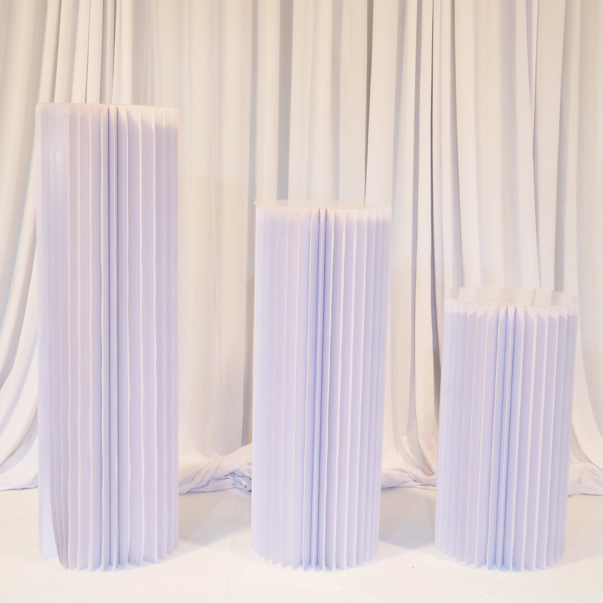 Location - Colonnes cylindriques pliables blanches par 3