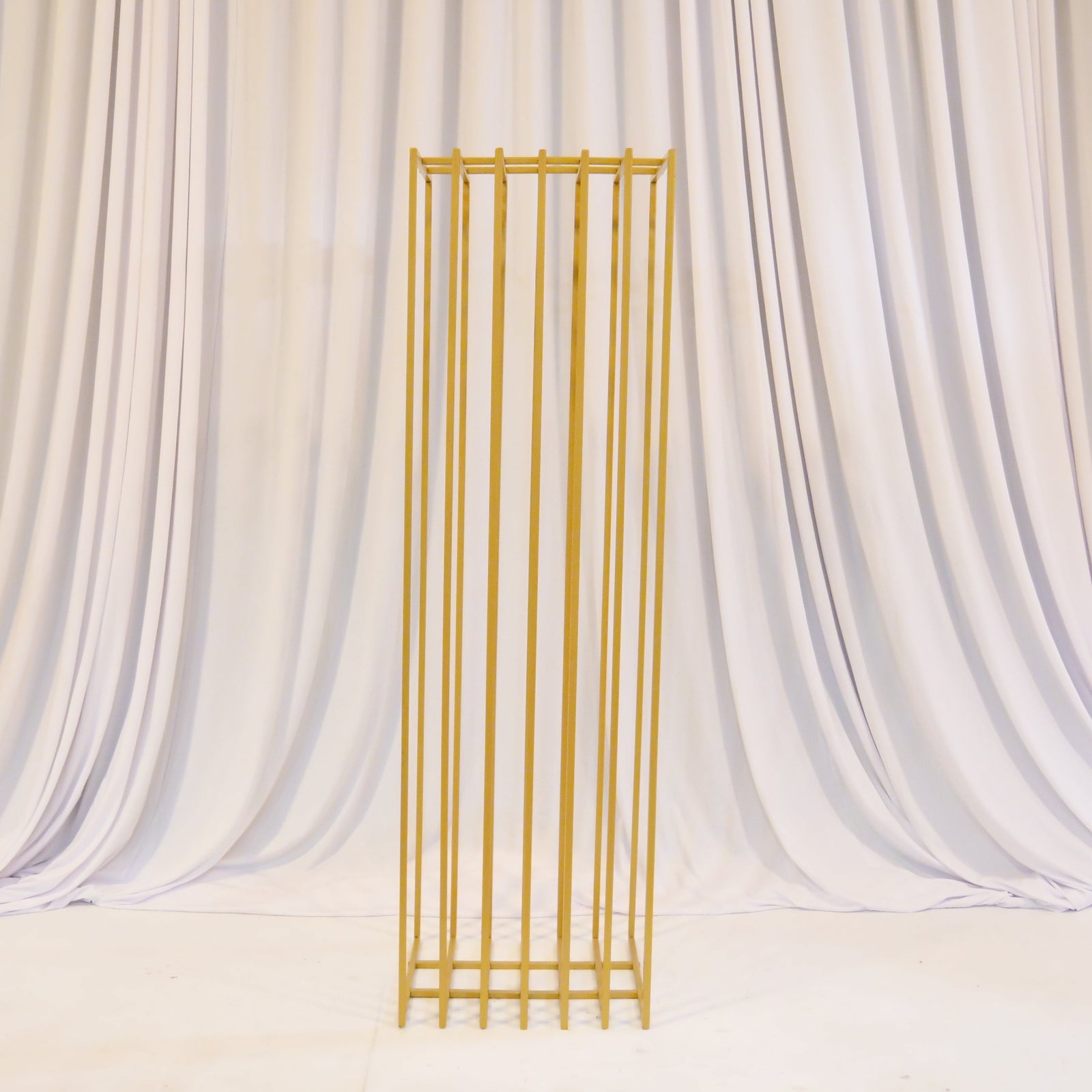 Location - Colonne en métal dorée pour allée centrale et fleurs