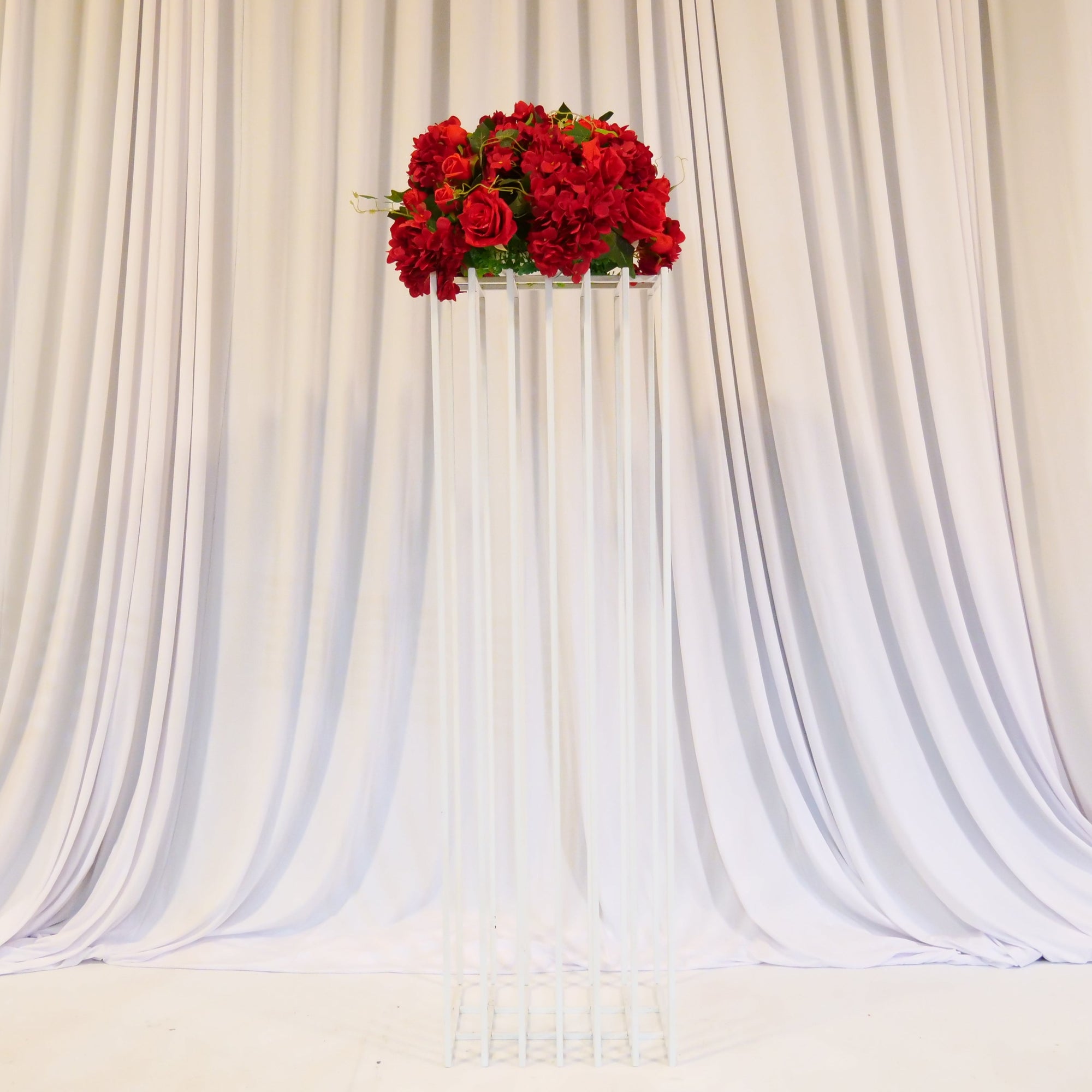 Location - Colonne en métal blanche pour allée centrale et fleurs