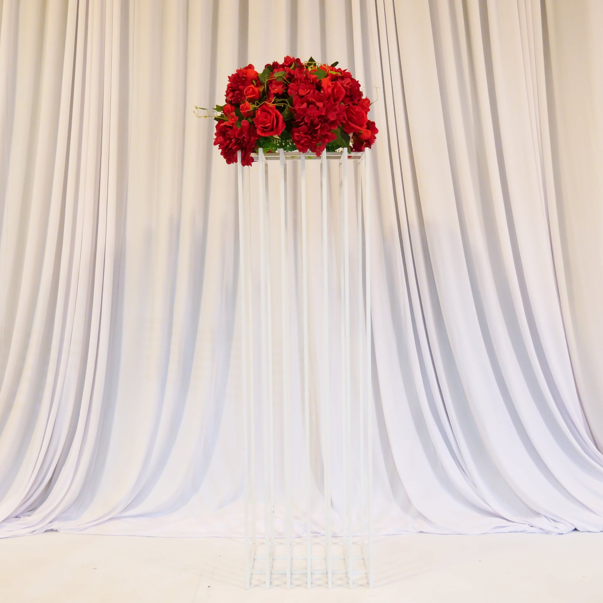 Location - Colonne en métal blanche pour allée centrale et fleurs