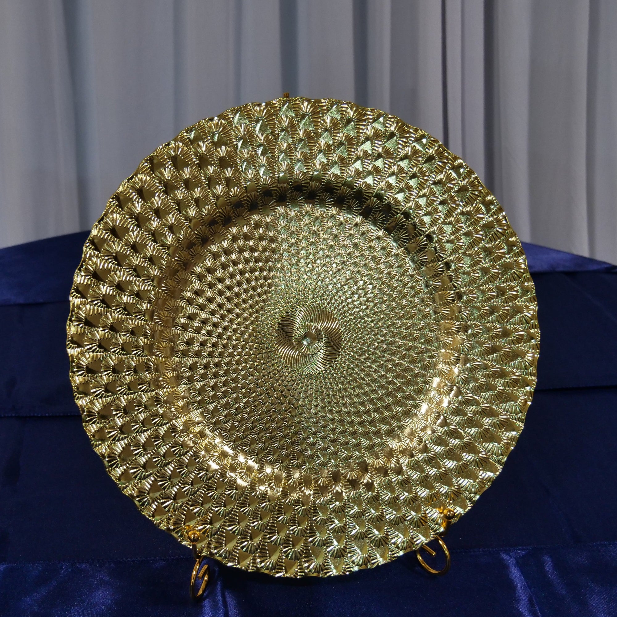 Location - Grand plat rond porte assiette doré prestige