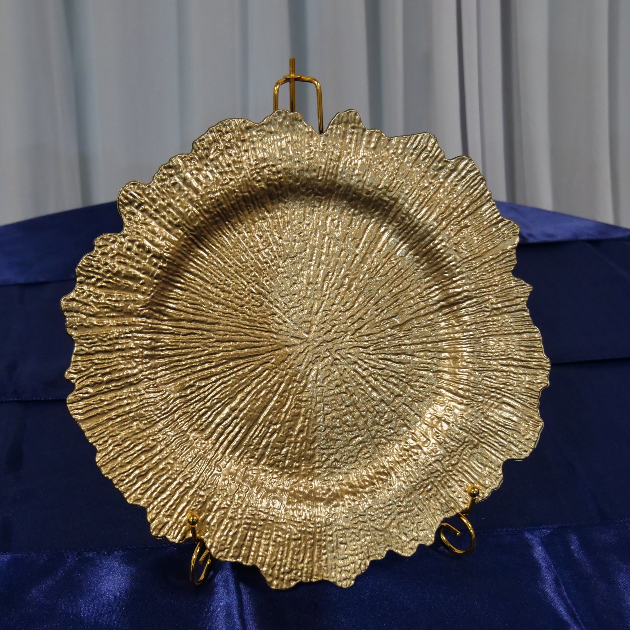 Location - Grand plat rond porte assiette doré premium