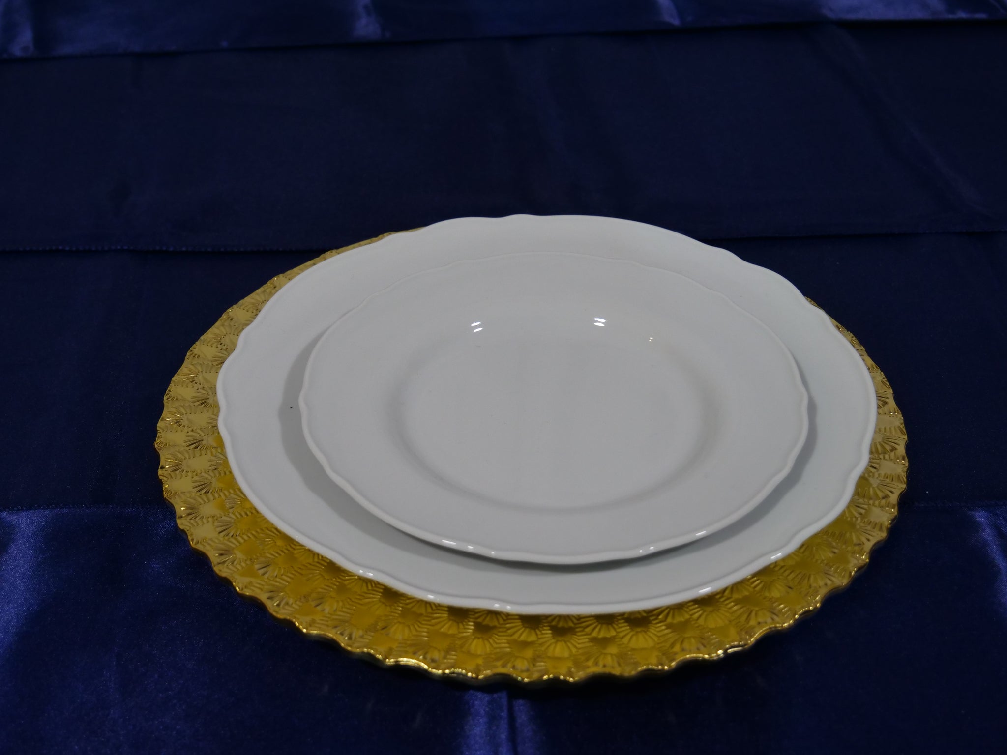 Location - Grand plat rond porte assiette doré prestige