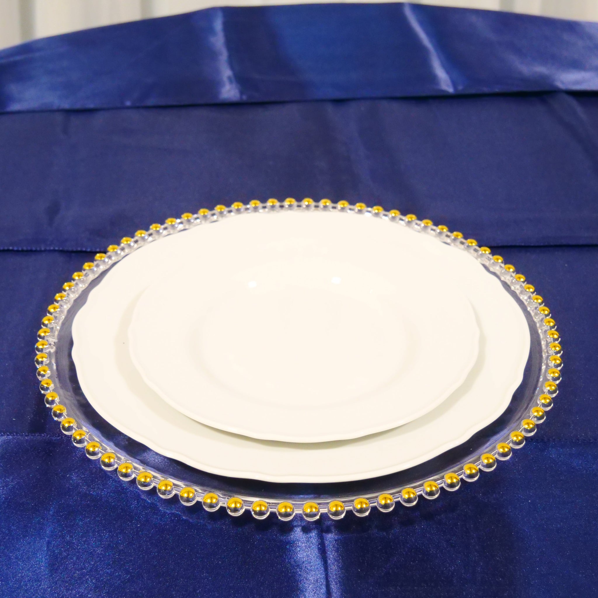 Location - Grand plat rond porte assiette transparent bords dorés