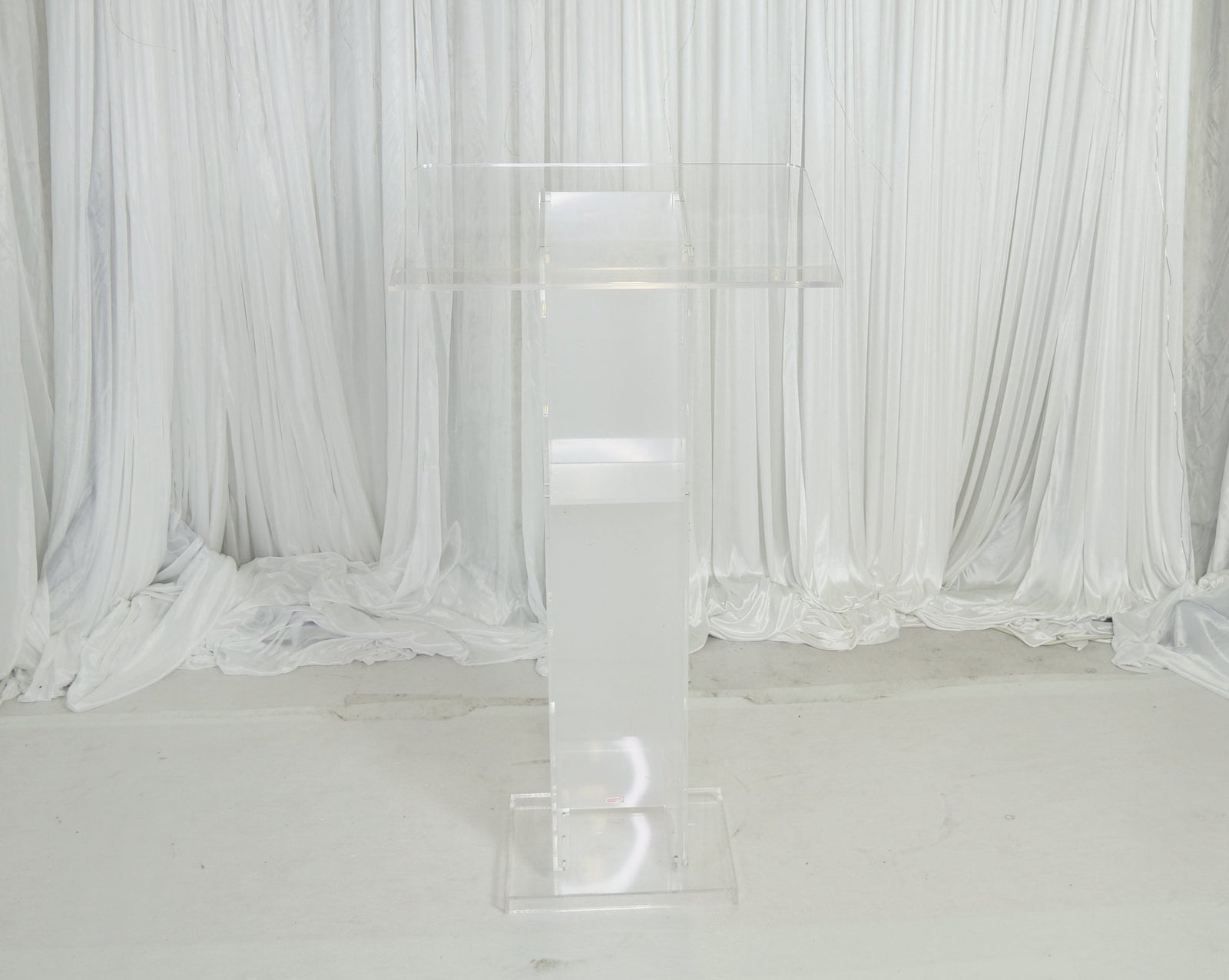 Location - Podium/pupitre en acrylique avec étagère de rangement