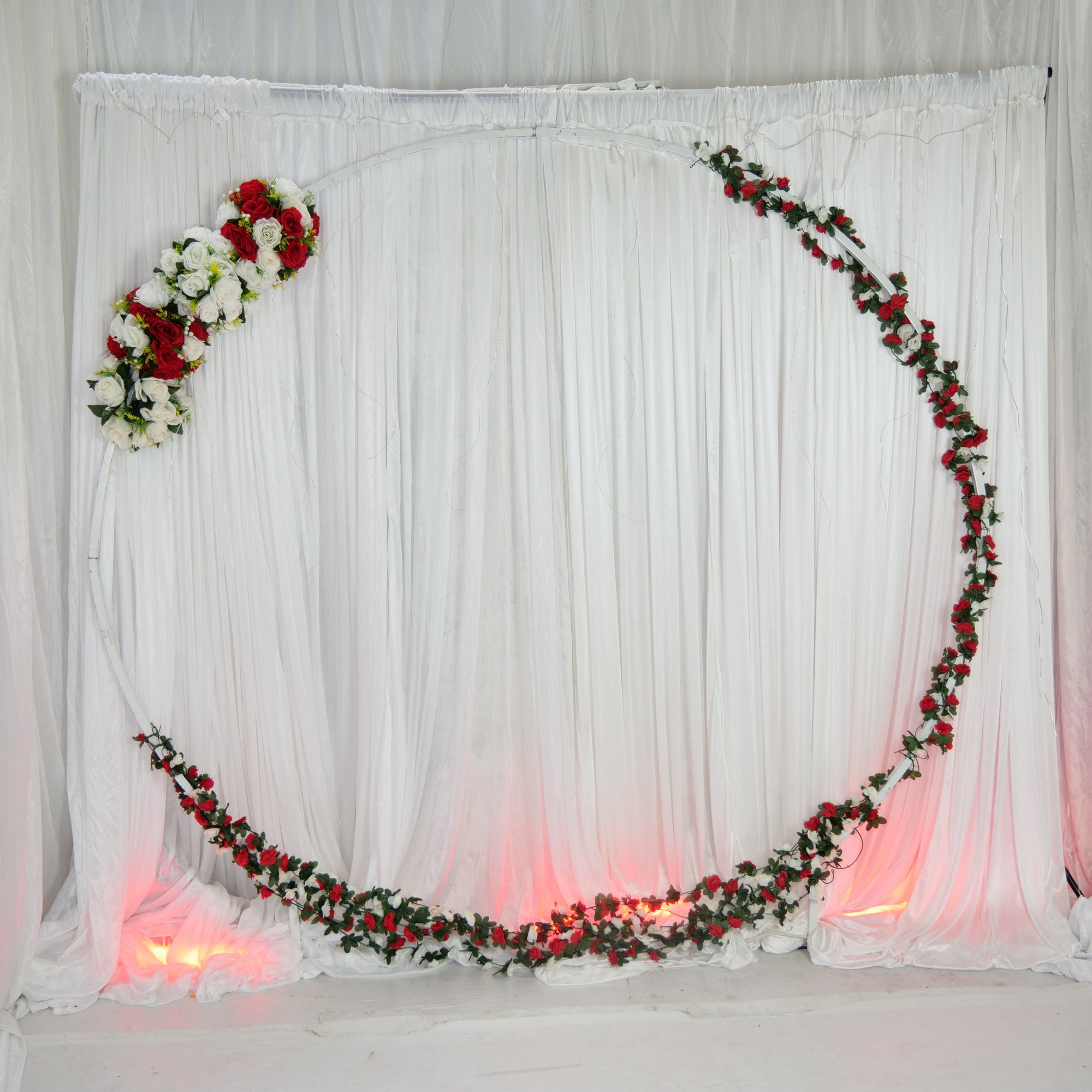 Arche de mariage ronde en métal blanc pour décoration de cérémonie, fête et photographie - 2.4m - Jardin Arche de mariage ronde en métal blanc pour décoration de cérémonie, fête et photographie - 2.4m - Jardin