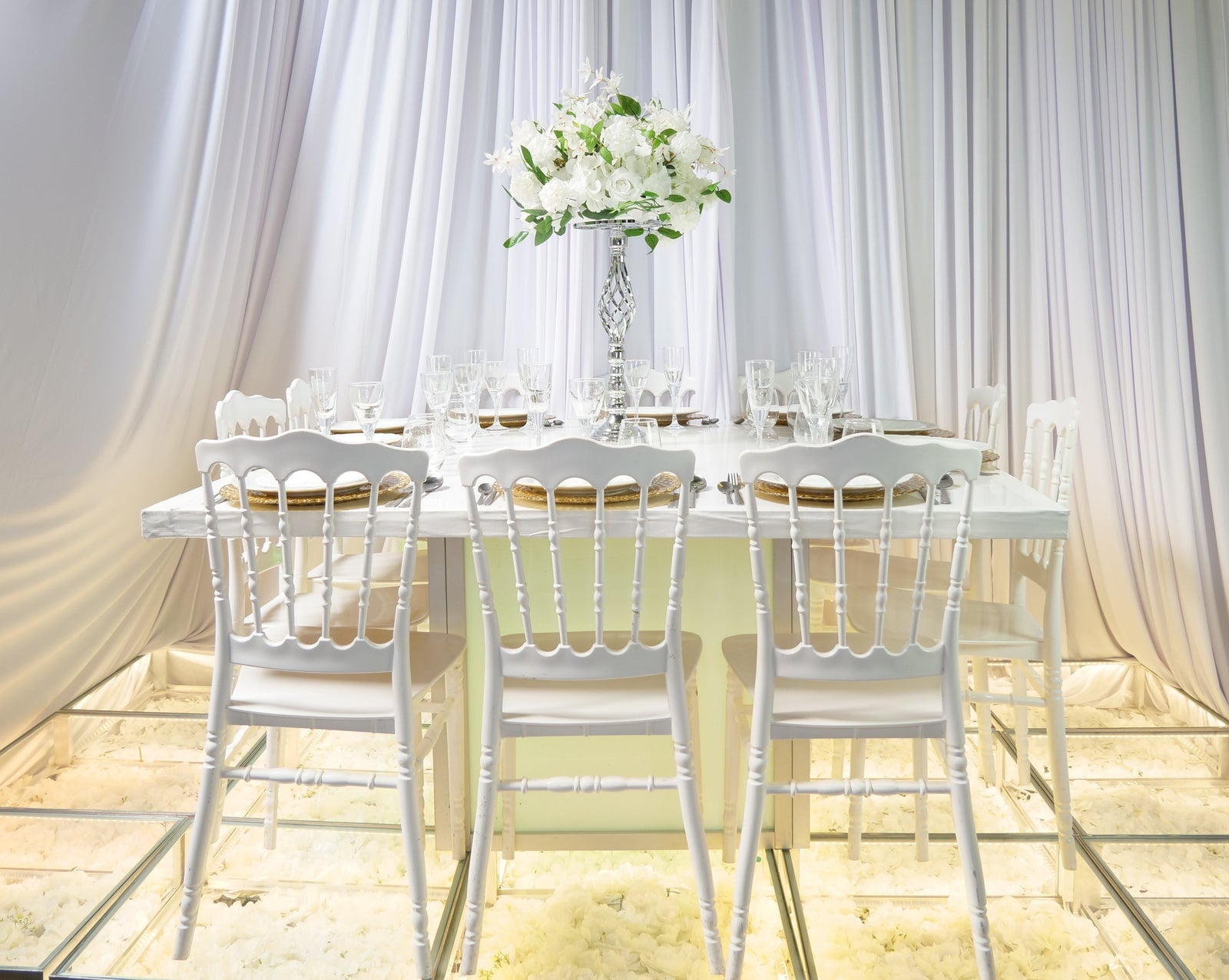 Location - [Table garnie PAP] Table lumineuse 10 personnes - Éclat Cristallin
