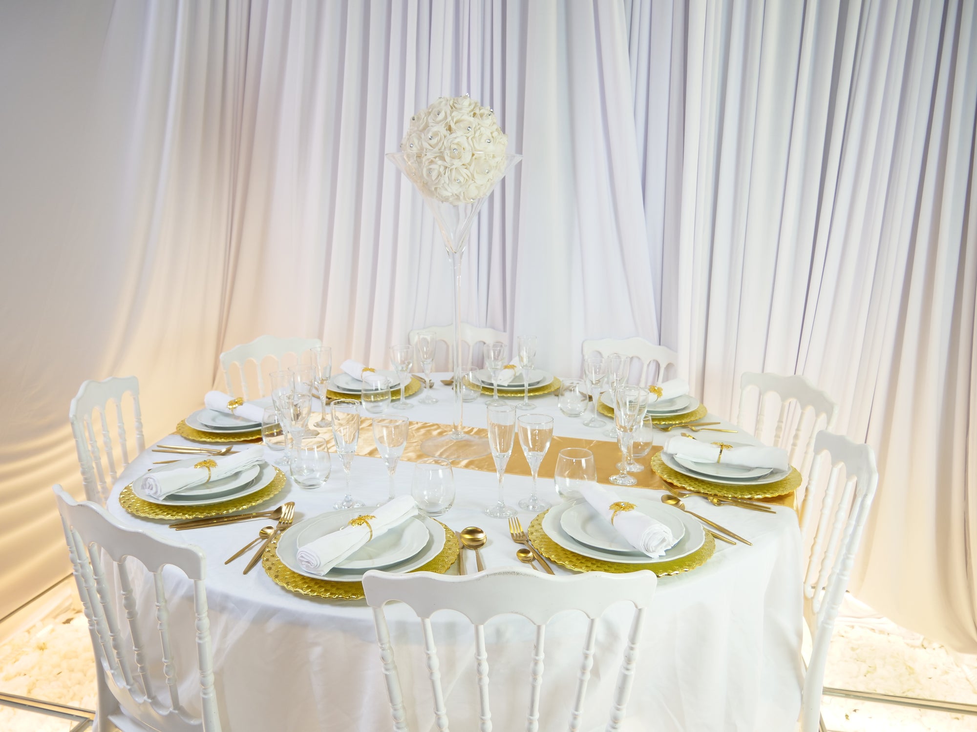 Location - [Table garnie PAP] Table garnie ronde 10 personnes - Sphère de Gala