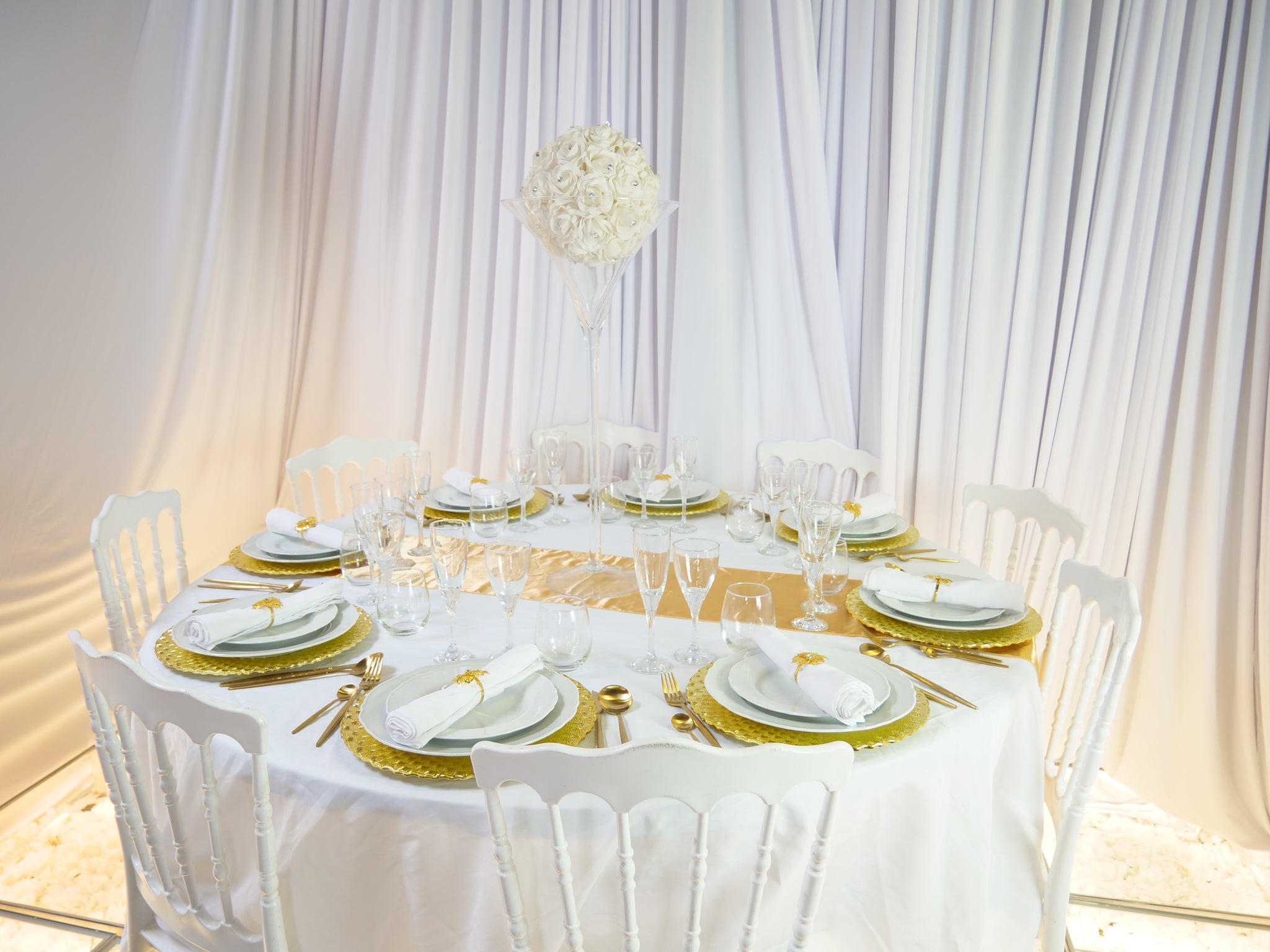 Location - [Table garnie PAP] Table garnie ronde 10 personnes - Sphère de Gala