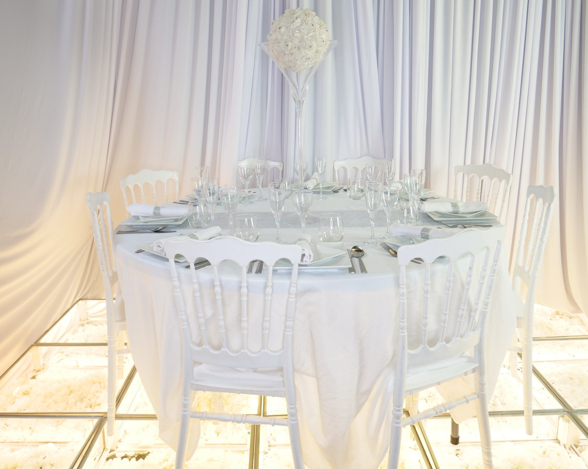 Location - [Table garnie PAP] Table garnie ronde 10 personnes - Reflet de Lune