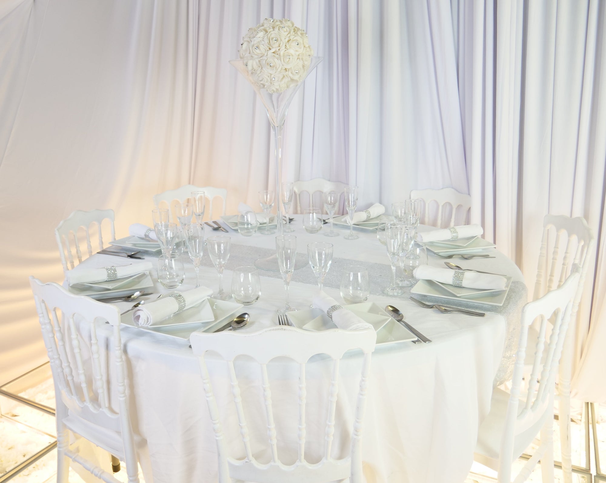 Location - [Table garnie PAP] Table garnie ronde 10 personnes - Reflet de Lune